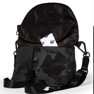 Lululemon All Night Festival Bag *5L
Jacquard Camo